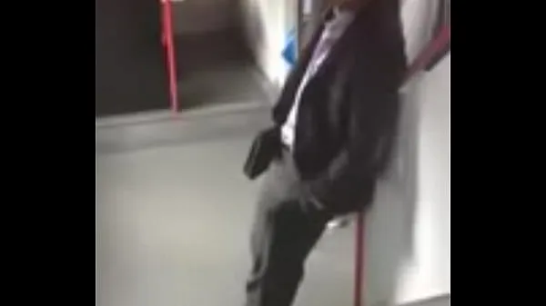 Mostrar Cara excitado no metrô tubo quente