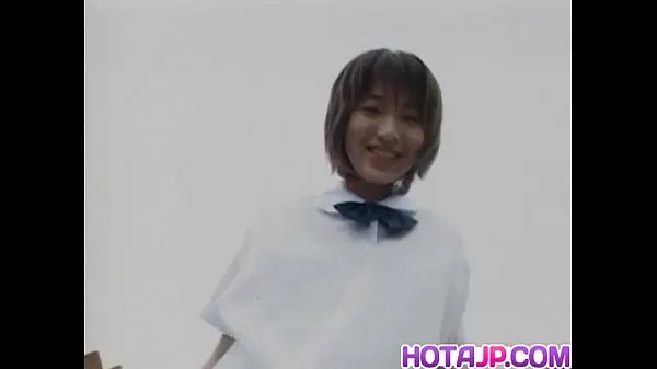 Mostra Akane Yoshizawa in uniforme fa un pompinotubo caldo