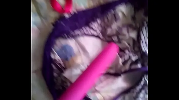 Mostrar Achei o vibrador dela e a tanga da minha prima não tem ninguém em casa tubo quente