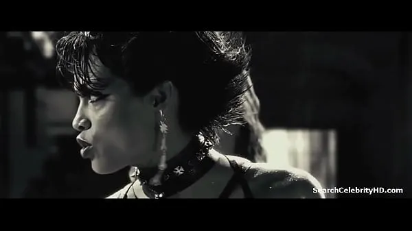 Prikaži Rosario Dawson in Sin City 2005 toplo cev