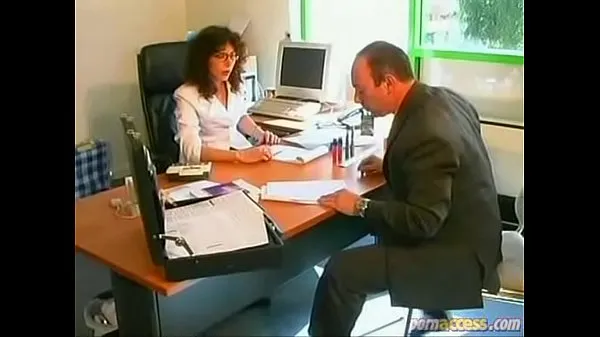 Показать Decent brunette wife with glasses cheats with tax officerтеплую трубку