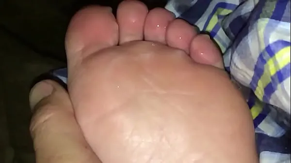 Mostrar Cum on wife’s hot solestubo caliente