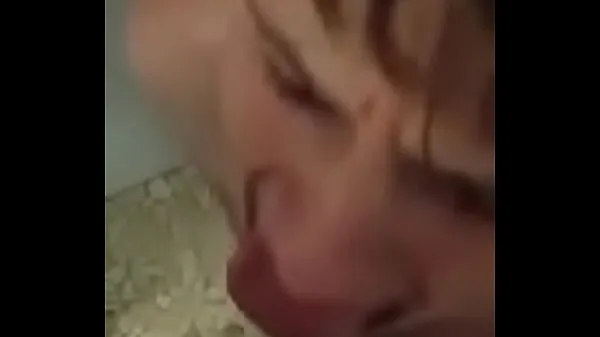 Εμφάνιση Moaning with his partner's piss (piss θερμού σωλήνα