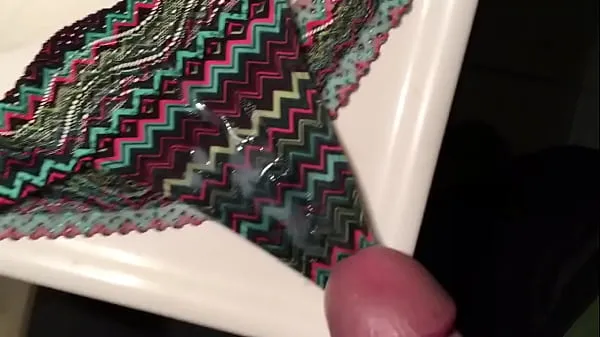 Zobraziť Cumshot on panties teplú trubicu