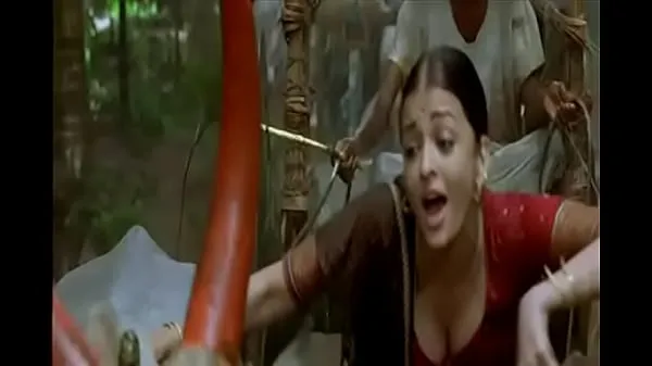 عرض Aishwarya Rai boobs cleavage show in guru song الأنبوب الدافئ