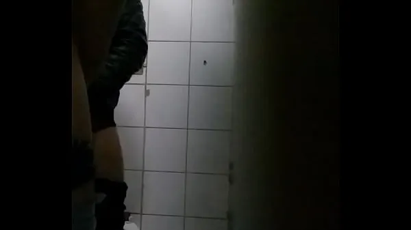 Guy sucking each other in the bathroom sıcak tüpü göster