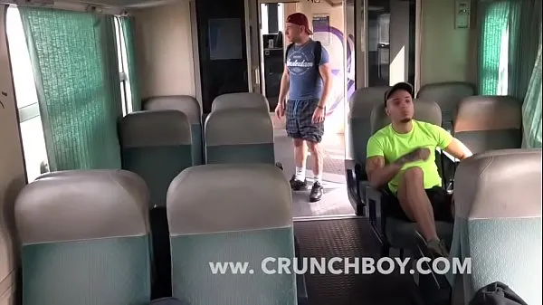 Afficher hétéro arabe baise bareback un gay dans le train publicTube chaud