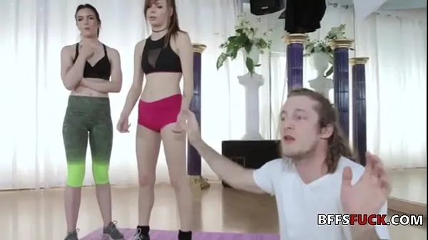 Εμφάνιση Yoga sluts get real NASTY θερμού σωλήνα