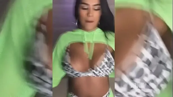 Mostrar Mc pocahontas bailando funk calientetubo caliente