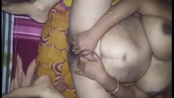 Vis masturbating legs spread varmt rør