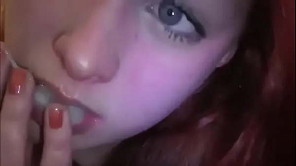 Vis Married redhead playing with cum in her mouth varmt rør