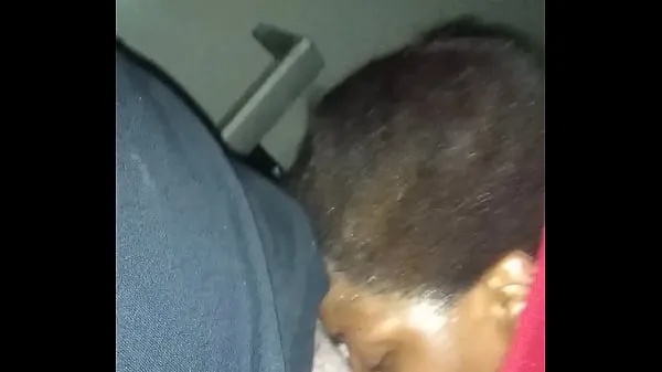 عرض Ebony slurping white dick الأنبوب الدافئ