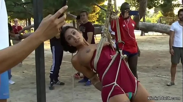 Εμφάνιση Slaves in bondage d. in public θερμού σωλήνα