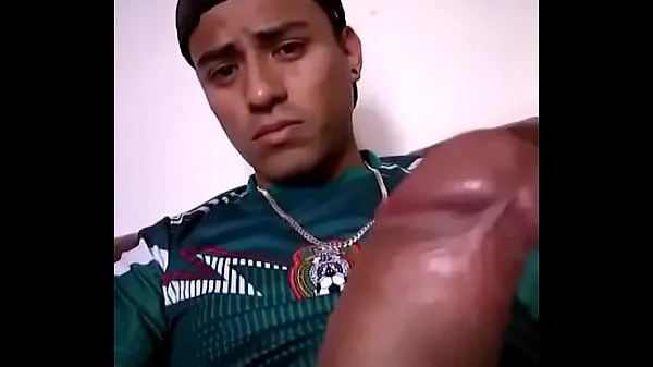 Tunjukkan Mexican boy masturbates on his couch Tiub hangat