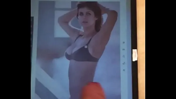 展示 Alexandra Daddario jerk off and cum tribute 暖暖的管子