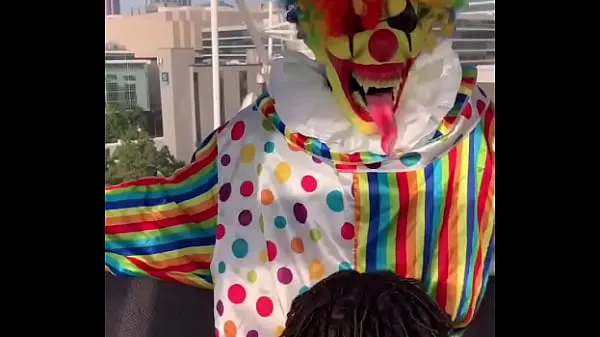 แสดง Gibby The Clown gets dick sucked on Ferris Wheel หลอดอุ่น