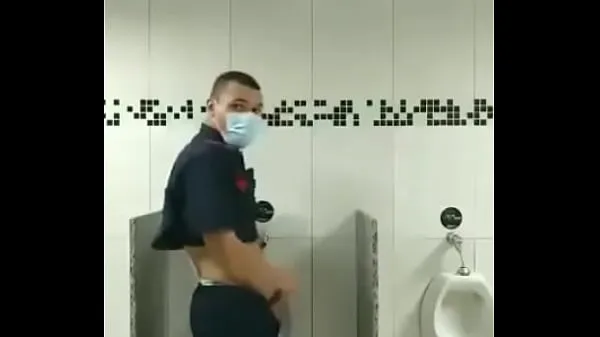 Mostrar paja en el baño publicotubo caliente