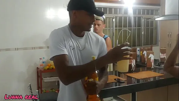 Meu Marido Foi Corno Enquanto Estava Na Sala Com Os Amigos (COMPLETO NO RED sıcak tüpü göster