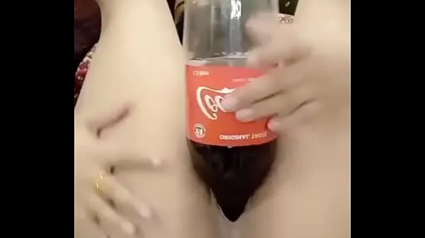 Εμφάνιση Big Bottle Fucking In Both Holes θερμού σωλήνα