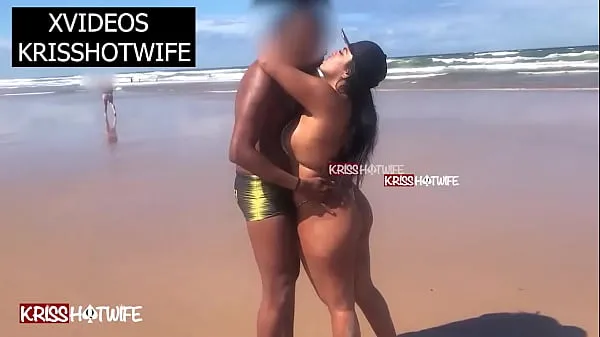 عرض Kriss Hotwife Kissing And Making Out On The Beach With Realizador Baiano الأنبوب الدافئ