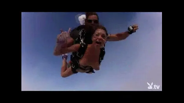 Vis Nude Hot Girls Skydiving varmt rør