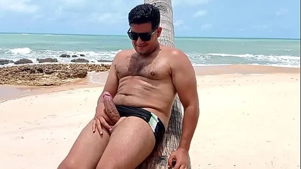 Mostrar Yuri Gaucho masturbándose en Coqueirinho PB Beach con bañistas en la playatubo caliente