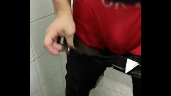 Visa Public Bathroom with hot big dick man varmt rör