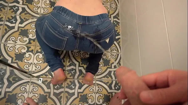 Mostrar Desperate Pee in Jeans next He Pee on My Ass tubo quente