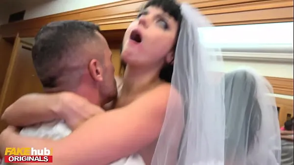 Mostrar FAKEhub - Bride Not To Be Sonya Durganova engaña a su futuro esposo en un hotel mientras está de despedida con un hombre de negocios francés con una gran pollatubo caliente