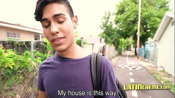 Visa Latin Teen Goes Gay For Pay varmt rör