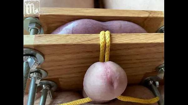 Vis Vise on testicles and tied cock varmt rør