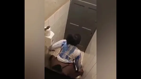 Zobrazit Caiu na net , Gostosa africana fudendo no WC de um Bar gostosa Para Cacete teplé trubici