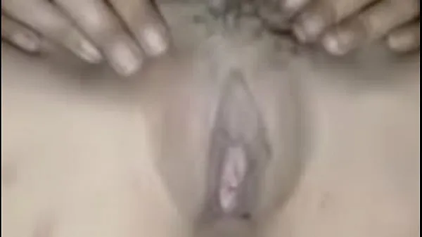 Εμφάνιση Spreading the student girl's pussy, using his dick to fuck her clit until he squirts all over her pussy θερμού σωλήνα