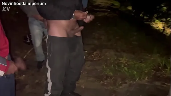 Zobraziť Having sex in public and the police almost catches it teplú trubicu