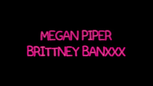 Показать Britney Banxxx и Megan Piper в тройничке с мастурбацией в ЖЖМтеплую трубку