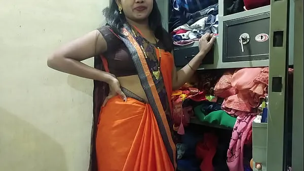 Pokaż Took off the maid's saree and fucked her (Hindi audiociepły kanał