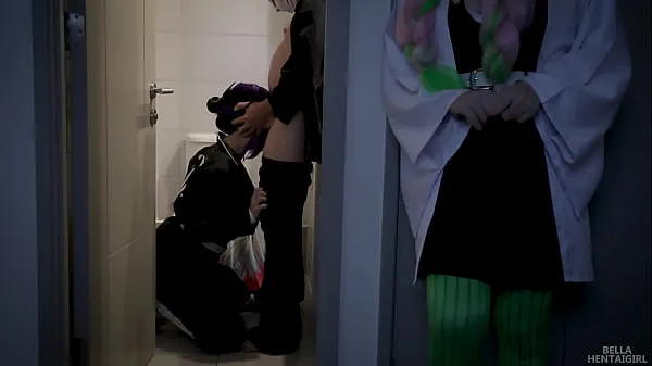 Mostrar Mitsuri spies how Tanjiro fuckes Shinobu in the toilet - Bella Hentaigirltubo caliente