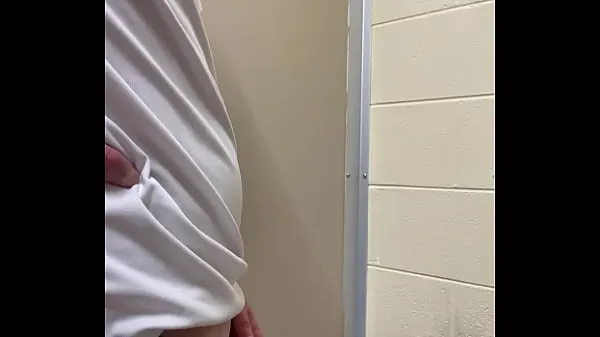 Zobraziť Lanceuppercuttt pee in public bathroom teplú trubicu