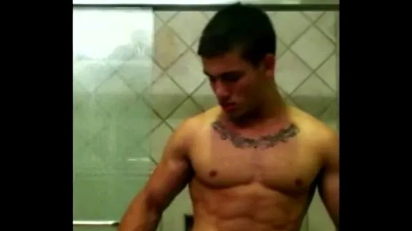 Показать Youtuber Michael Hoffman jerking off in his shower flexing his sexy musclesтеплую трубку